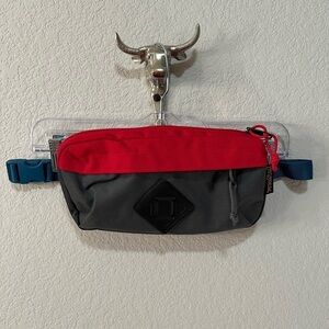 NWOT Red/Teal/Gray Jansport Fannypack